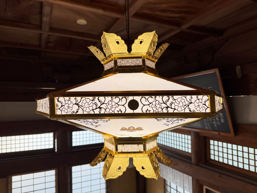 六角菱灯篭 商品紹介｜新型六角菱灯籠｜浄土真宗（西）｜ 吊物・照明灯｜喜昌は