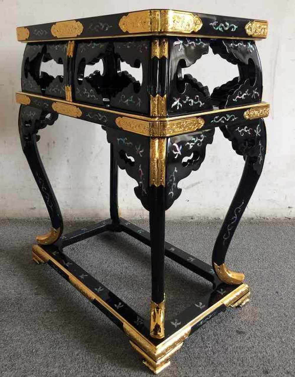 商品紹介｜背高焼香机 平安型【螺鈿入り】｜｜ 机（卓）・台｜喜昌は寺院用荘厳具の専門仏具店です。