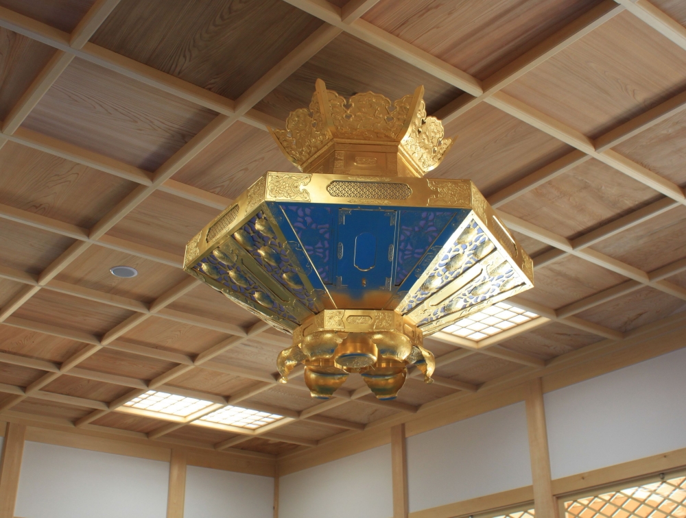 六角菱灯篭 楽天市場】【寺院用】 菱灯籠 六角型(旧菱) 胴地 本金箔押 電装